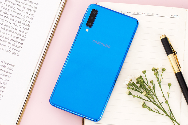Thiết kế điện thoại Samsung Galaxy A7 2018