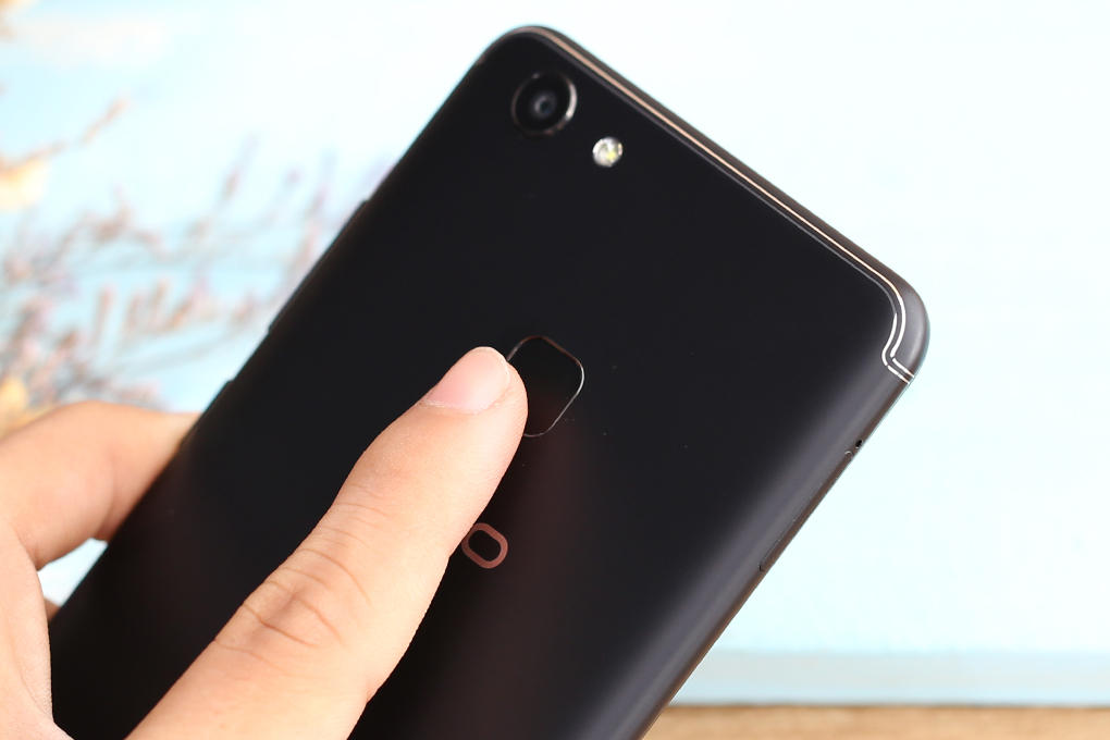 Vivo V7+ - 24