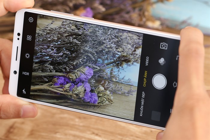 Điện thoại Vivo V7+ Màu Vàng đồng