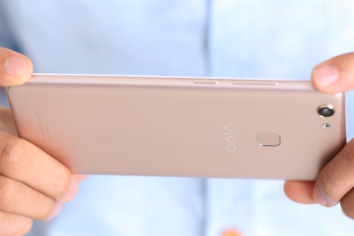 Điện thoại Vivo V7+ Màu Vàng đồng