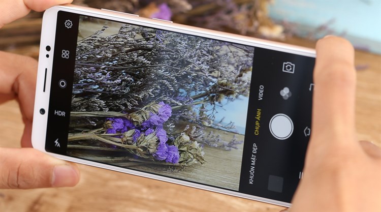 Điện thoại Vivo V7+ Màu Vàng đồng