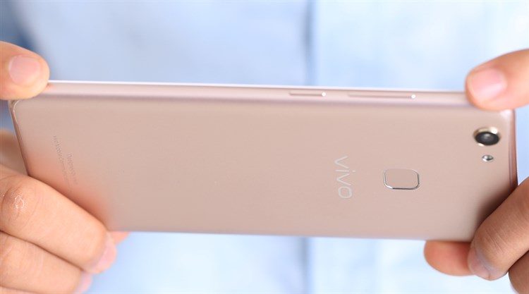 Điện thoại Vivo V7+ Màu Vàng đồng