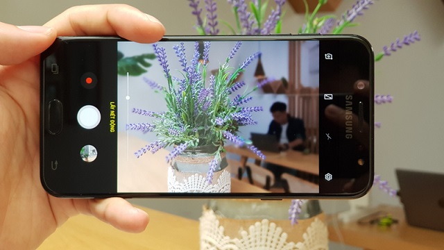Giao diện camera trên điện thoại Samsung Galaxy J7 Plus