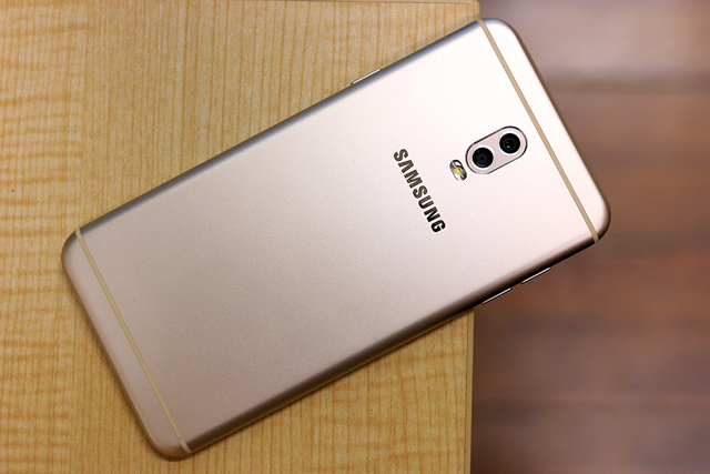 Thiết kế của điện thoại Samsung Galaxy J7 Plus