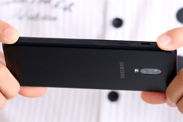 Điện thoại Samsung Galaxy J7+