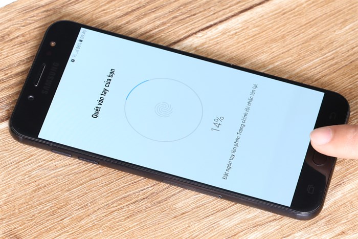 Điện thoại Samsung Galaxy J7+