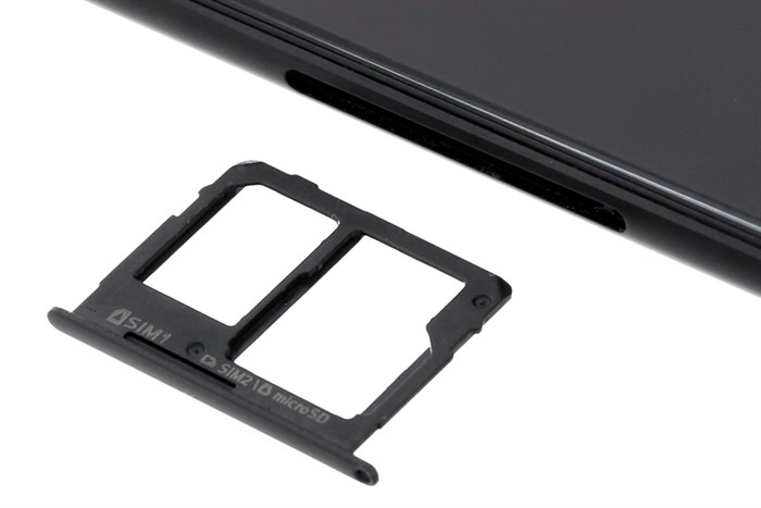 Điện thoại Samsung Galaxy J7+