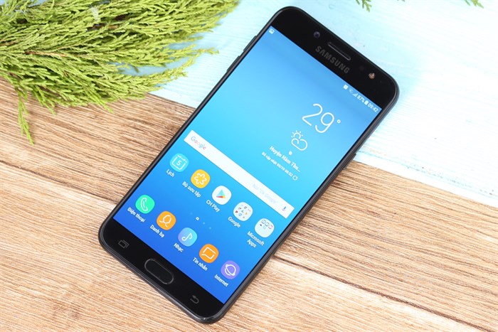 Điện thoại Samsung Galaxy J7+