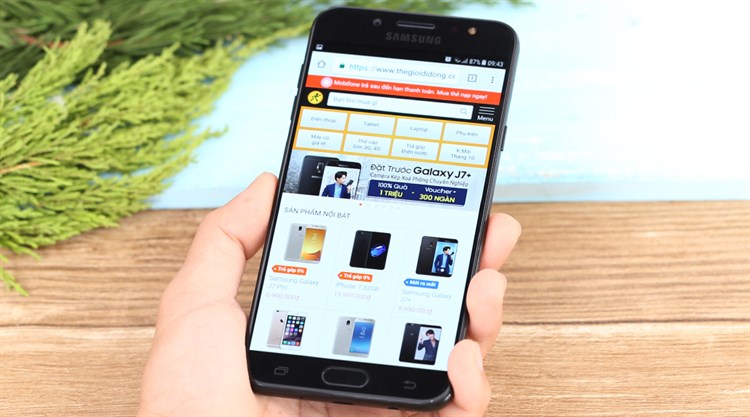 Điện thoại Samsung Galaxy J7+ Màu Đen