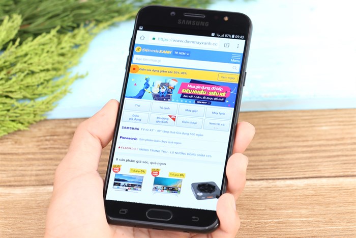 Điện thoại Samsung Galaxy J7+