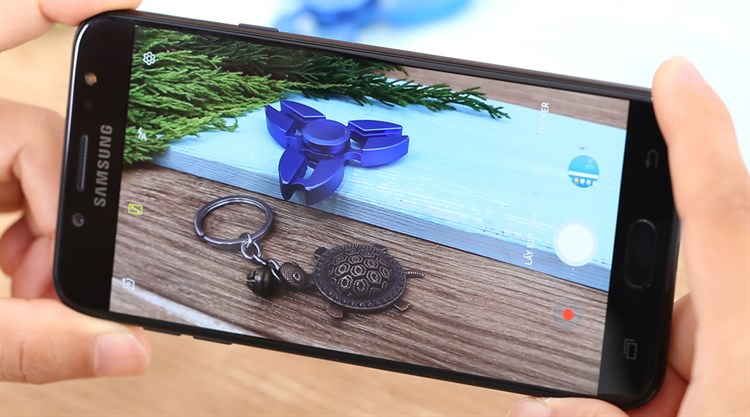 Điện thoại Samsung Galaxy J7+ Màu Đen