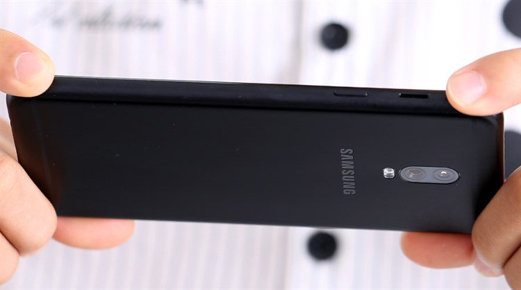 Điện thoại Samsung Galaxy J7+ Màu Đen