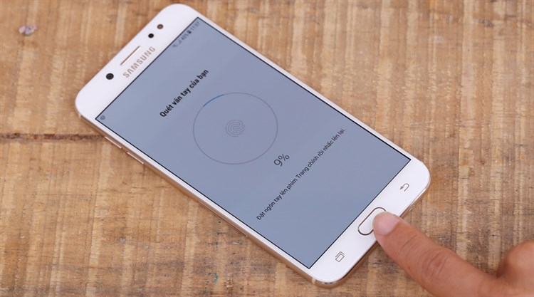 Điện thoại Samsung Galaxy J7+ Màu Vàng đồng