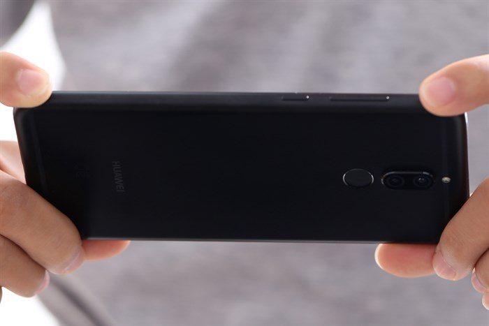 Điện thoại Huawei Nova 2i