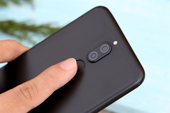 Điện thoại Huawei Nova 2i