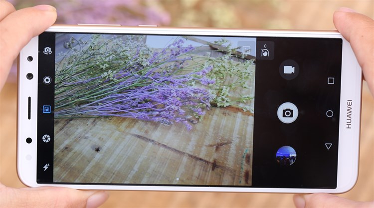 Điện thoại Huawei Nova 2i