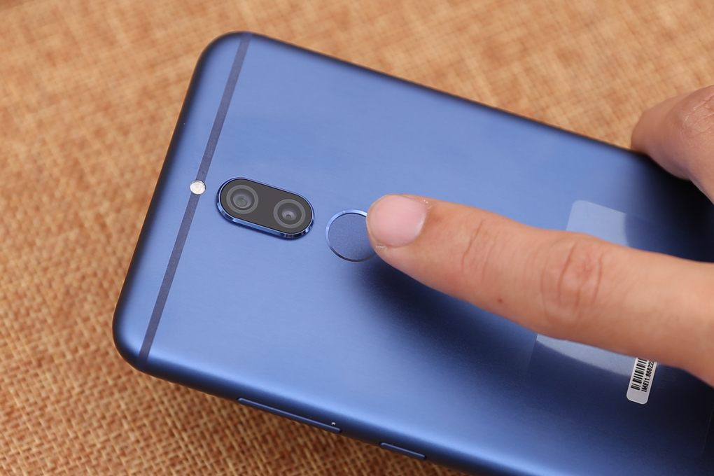 Điện thoại Huawei Nova 2i