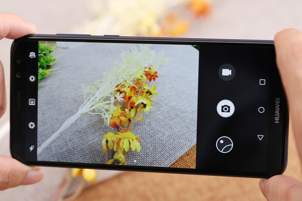 Điện thoại Huawei Nova 2i