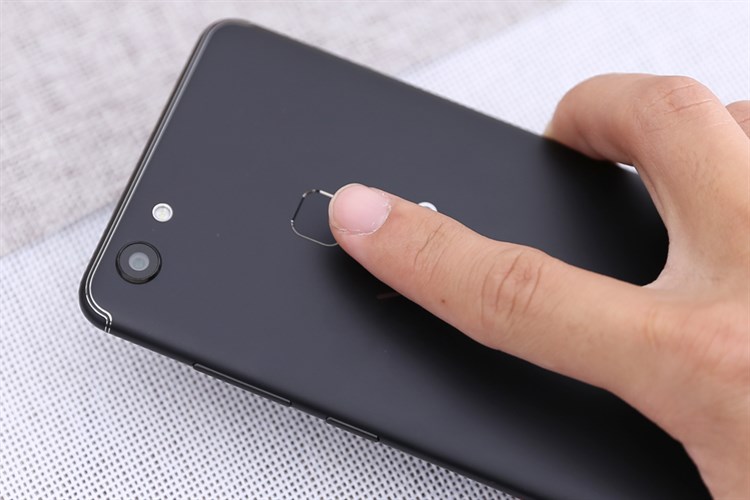 Điện thoại Vivo V7 Màu Đen