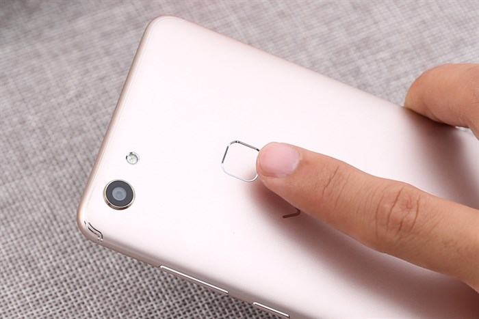 Điện thoại Vivo V7 Màu Vàng đồng