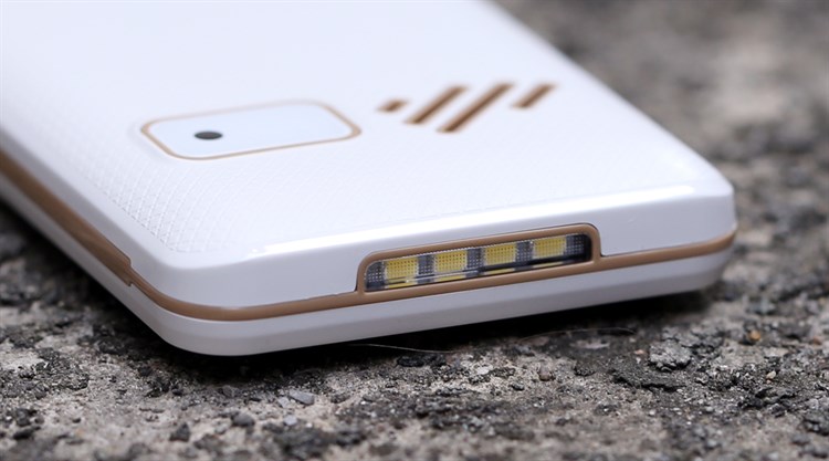 Điện thoại Mobiistar B821 Trắng
