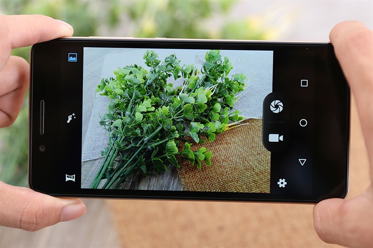 Điện thoại Philips S327