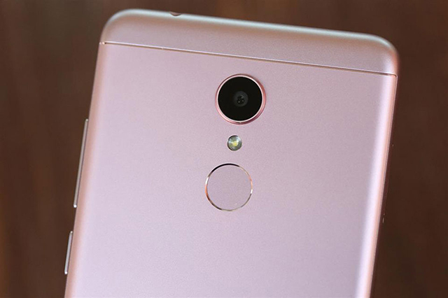 Camera ở mặt lưng Camera ở mặt lưng