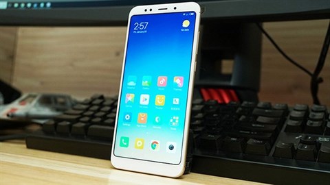 Dung lượng pin trên Xiaomi Redmi 5 Plus tại Vuivui.com