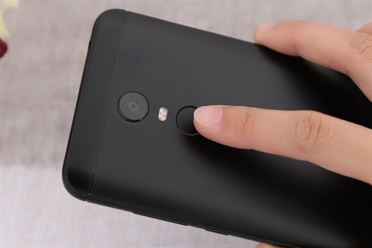 Điện thoại Xiaomi Redmi 5 Plus 4GB Màu Đen