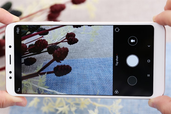 Điện thoại Xiaomi Redmi 5 Plus Màu Vàng