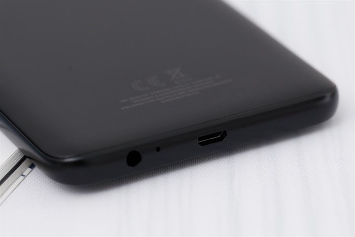 Điện thoại Samsung Galaxy J8