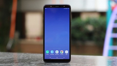Màn hình của điện thoại Samsung Galaxy J8