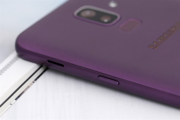 Điện thoại Samsung Galaxy J8