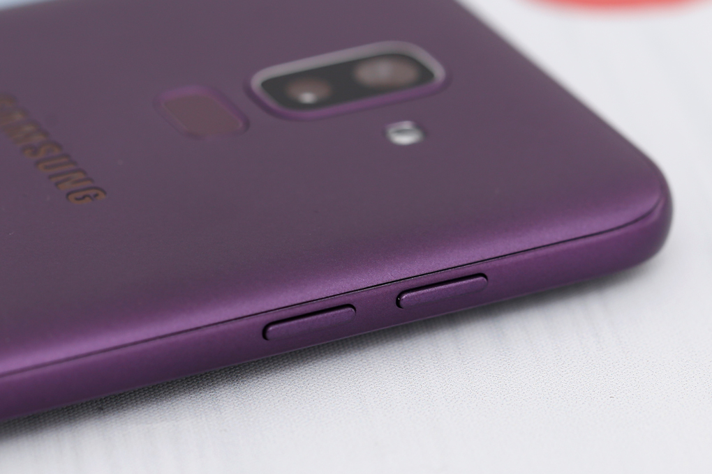Điện thoại Samsung Galaxy J8