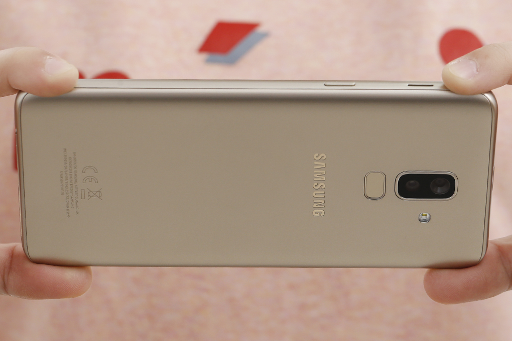 Điện thoại Samsung Galaxy J8