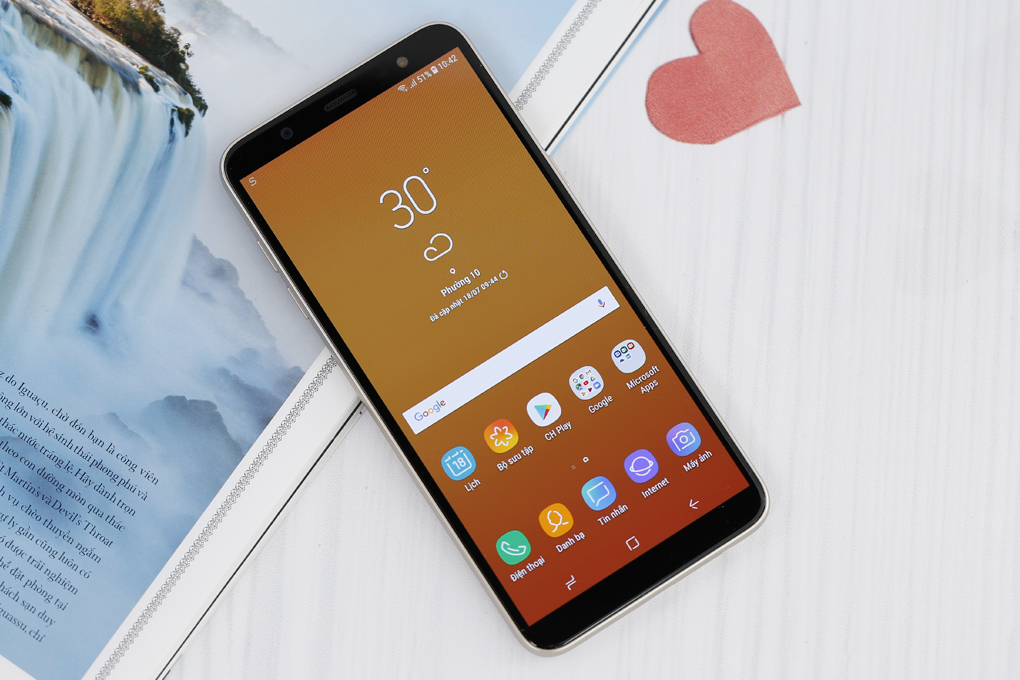 Điện thoại Samsung Galaxy J8