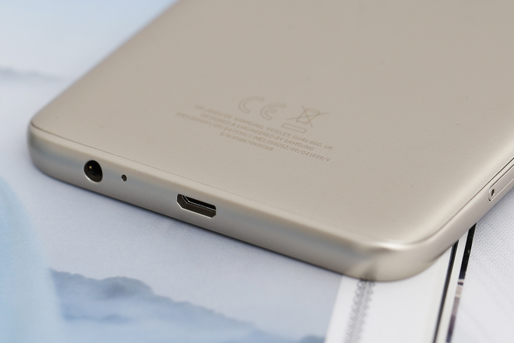 Điện thoại Samsung Galaxy J8