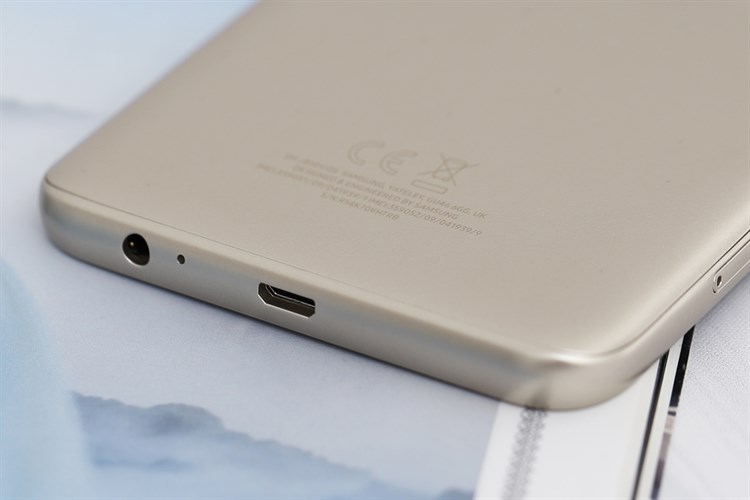 Điện thoại Samsung Galaxy J8