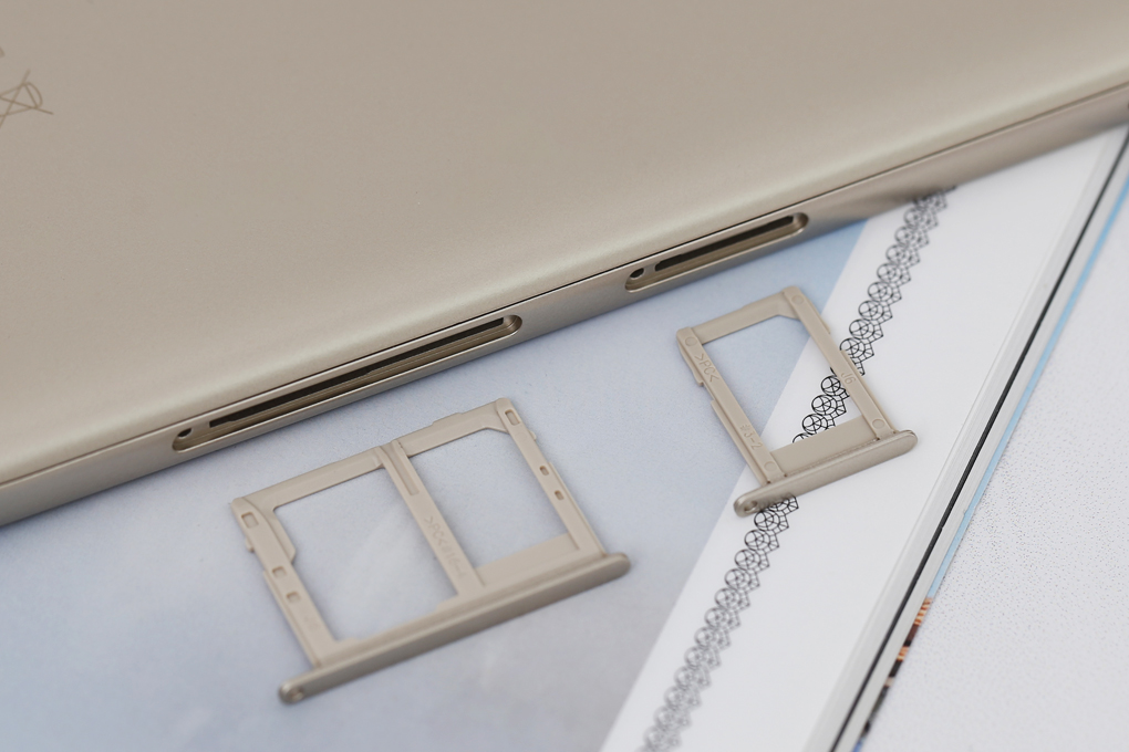 Điện thoại Samsung Galaxy J8