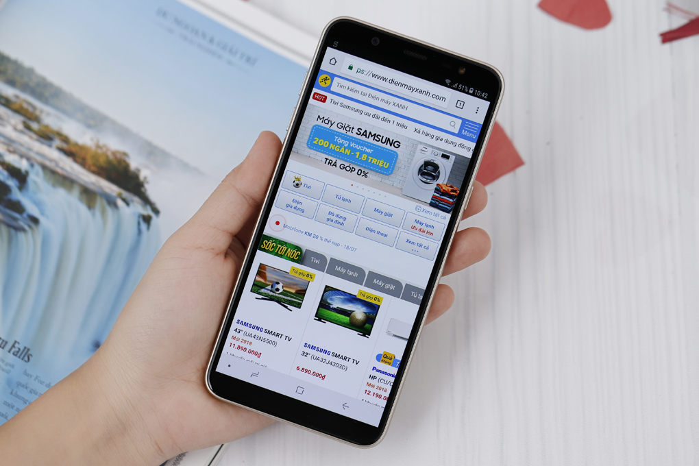 Điện thoại Samsung Galaxy J8
