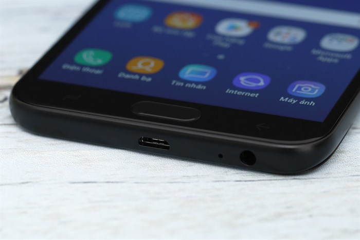 Điện thoại Samsung Galaxy J4 Màu Đen