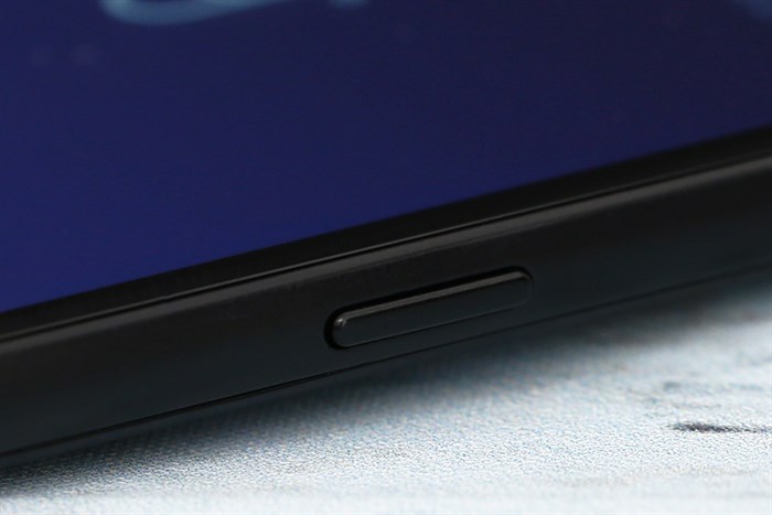 Điện thoại Samsung Galaxy J4 Màu Đen