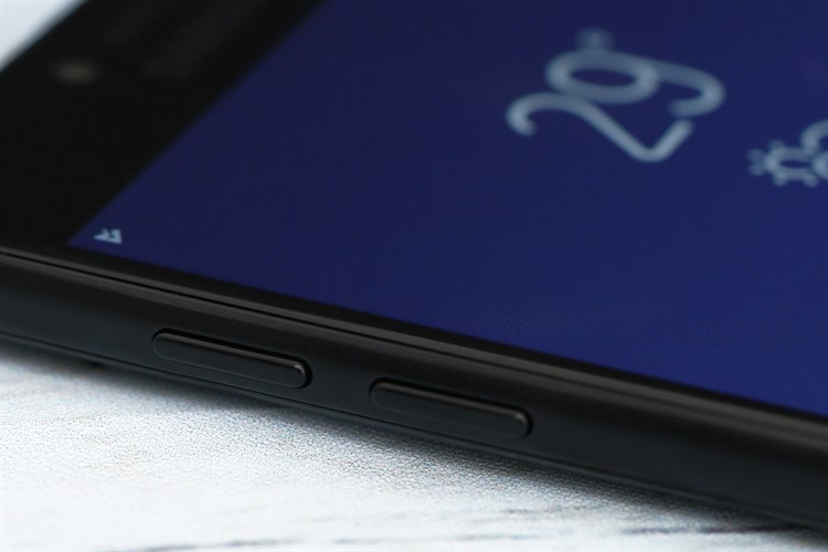 Điện thoại Samsung Galaxy J4