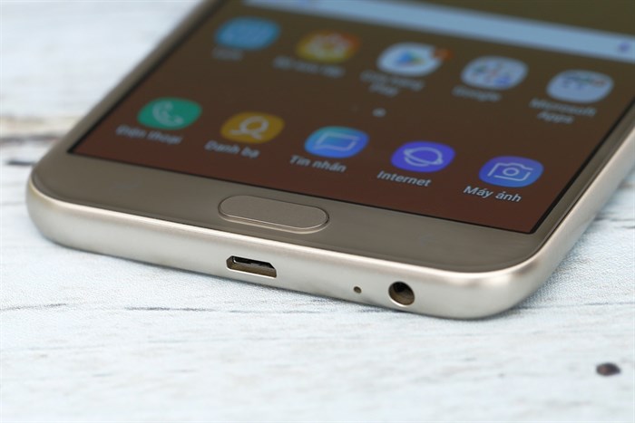 Điện thoại Samsung Galaxy J4 Màu Vàng đồng