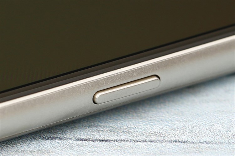 Điện thoại Samsung Galaxy J4