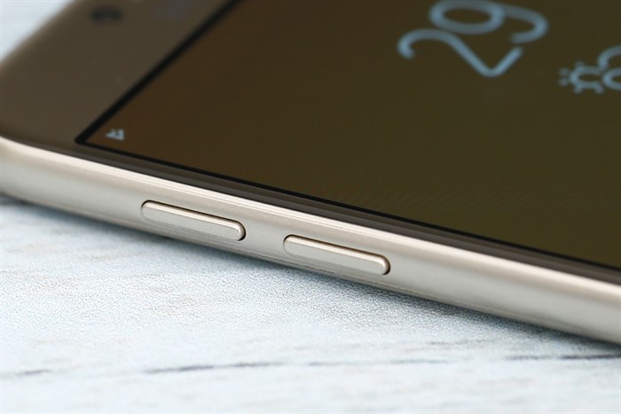 Điện thoại Samsung Galaxy J4 Màu Vàng đồng