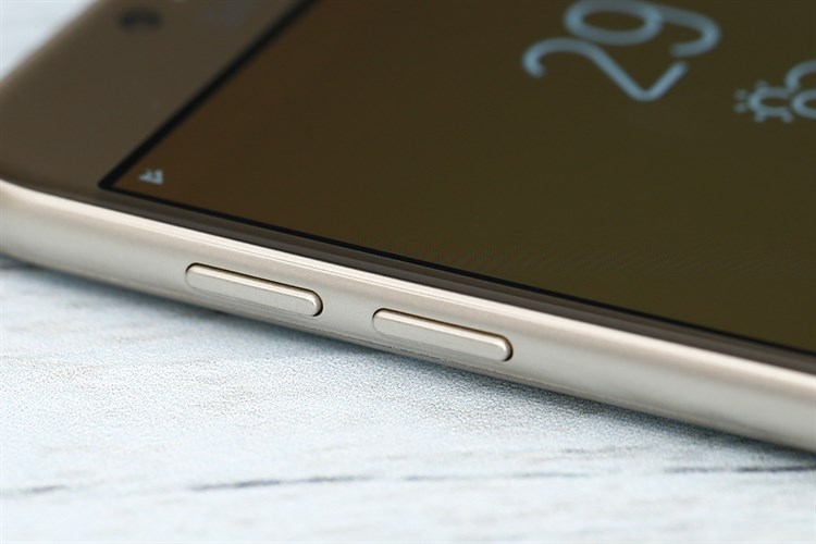 Điện thoại Samsung Galaxy J4