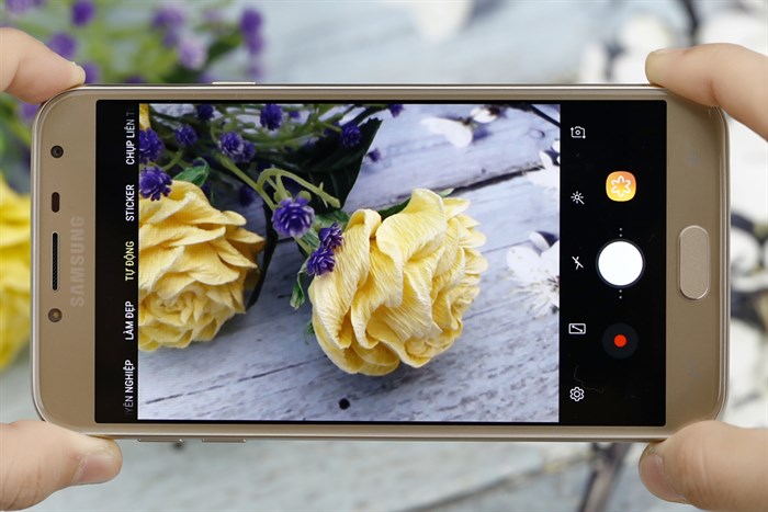 Điện thoại Samsung Galaxy J4 Màu Vàng đồng