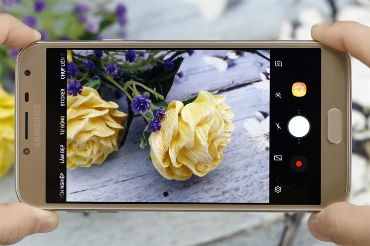 Điện thoại Samsung Galaxy J4