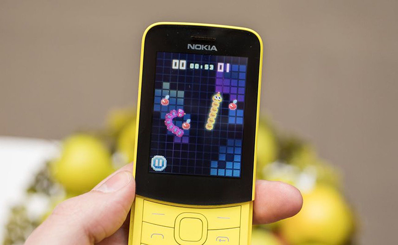Chơi game trên điện thoại Nokia 8110 4G